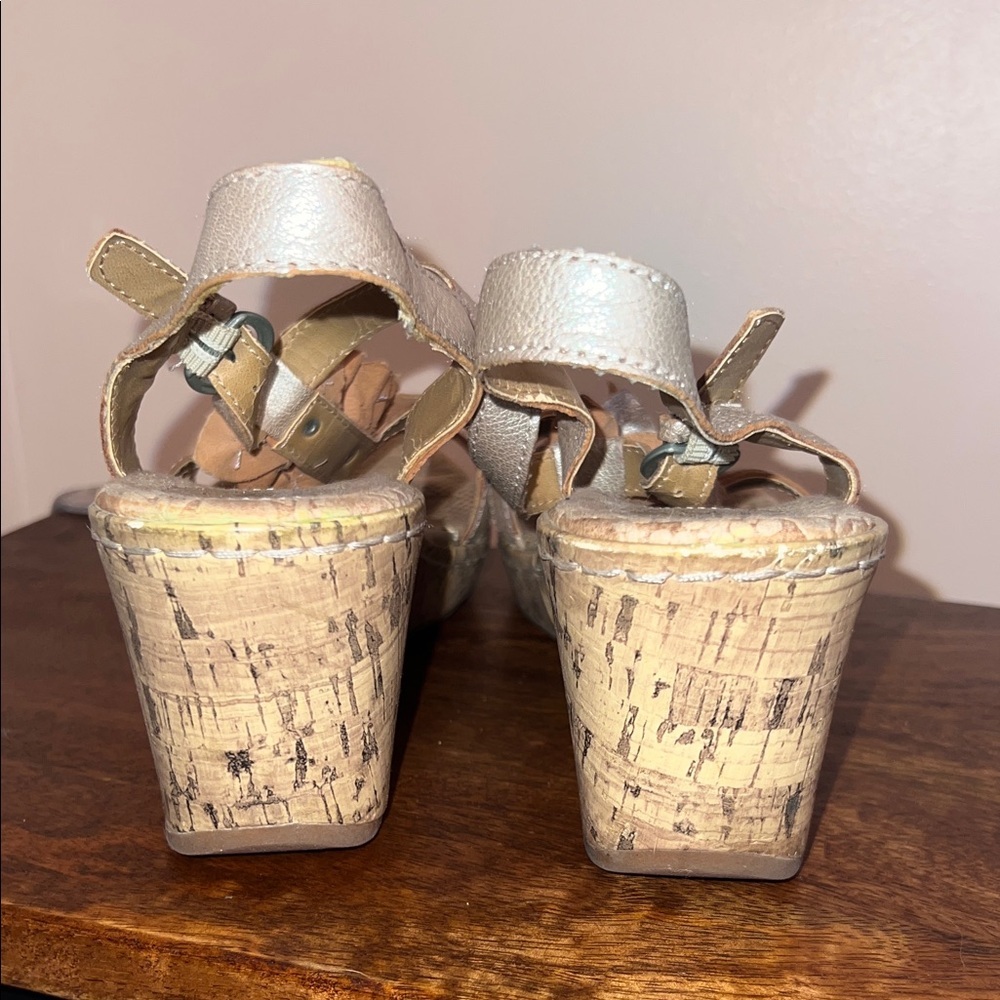 b.o.c. Women's Floral Tan Sandals - Picture 6 of 10